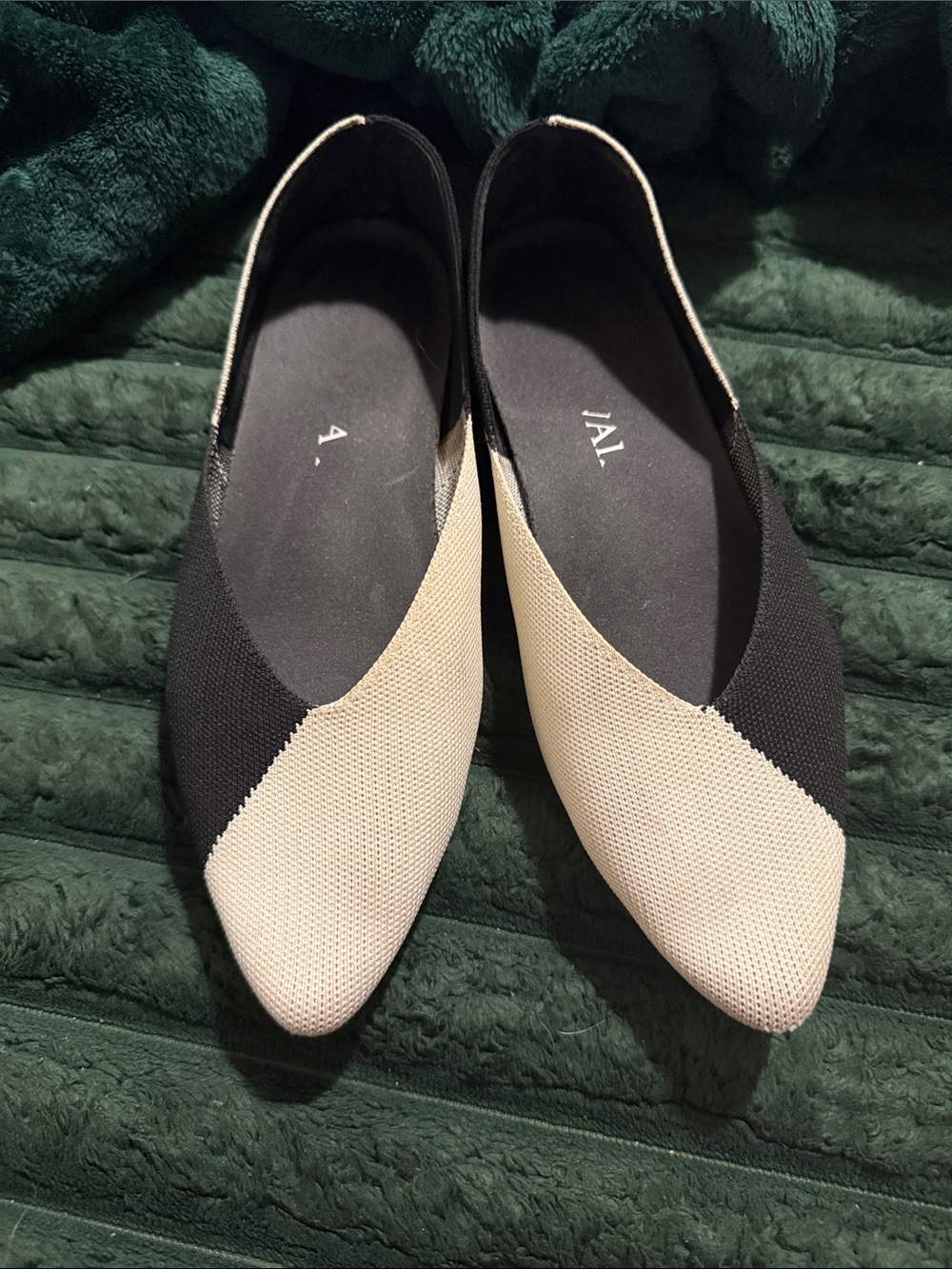 Vivaia Pointed Two-Tone Black and Cream Knit Flats
